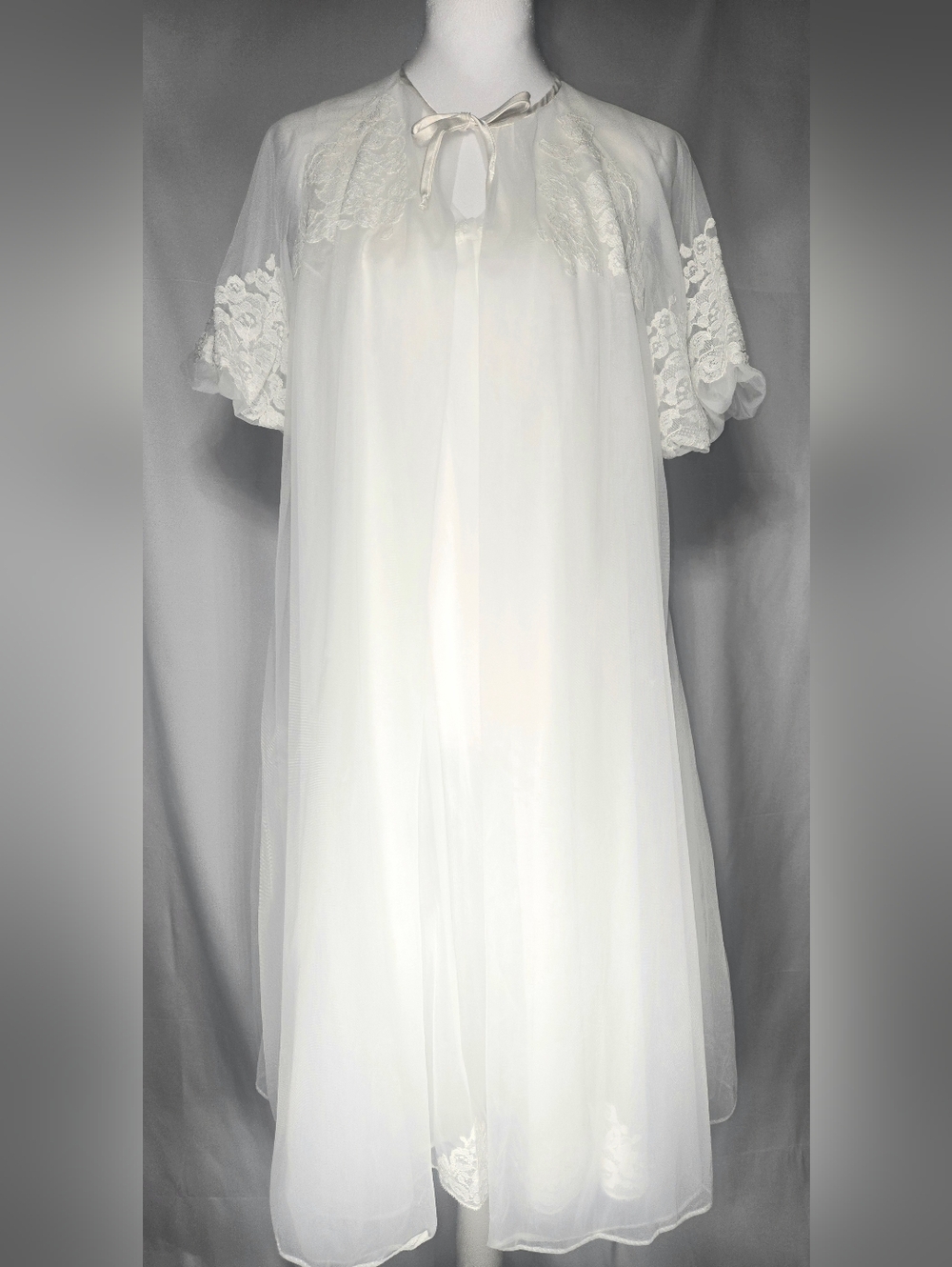 Vintage 🤍 1950s/1960s Van Raalte Gown & Peignoir Set 🌹